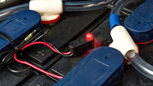 blinky electrolyte indicator attached to industrial battery
