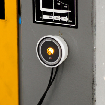 An LVA installed on a VRLA battery showing an amber alert